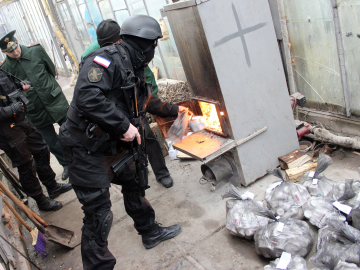 Russian drug police burn bags of Methadone on December 23, 2014 in Simferopol, Crimea—a possible approach in newly occupied areas in Ukraine. Image: Yuriy Lashov/AFP via Getty Images