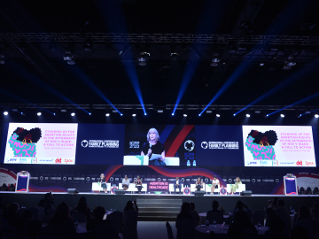 Beth Schlachter addresses a crowd at an ICFP 2022 session on abortion rights in Pattaya, Thailand, November 16, 2022.