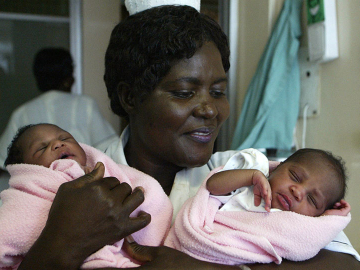 A maternity matron holds 2 baby girls, the first children conceived through IVF in Kenya, May 2006.  Image: Simon Maina/AFP/Getty