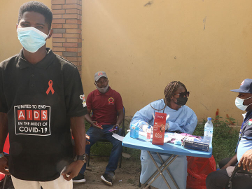 A health worker provides medical advice on HIV/AIDS testing in Lagos, Nigeria, May 1, 2021. Image: Emmanuel Osodi/Majority World/Universal Images Group via Getty