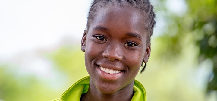 Esther Sambiri, 16, a volunteer health communicator, advocates for the HPV vaccine in the eastern district of Nyanga, Zimbabwe. Dec. 16, 2021. Image: Farai Mutsaka