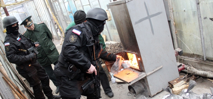 Russian drug police burn bags of Methadone on December 23, 2014 in Simferopol, Crimea—a possible approach in newly occupied areas in Ukraine. Image: Yuriy Lashov/AFP via Getty Images