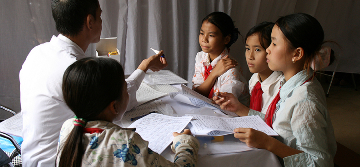 School girls at an HPV vaccination campaign event in Vietnam. © 2007 Amynah Janmohamed,