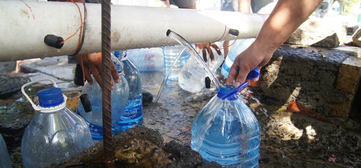 Cape Town residents fill their water jugs at the Highlands Spring in February 2018.