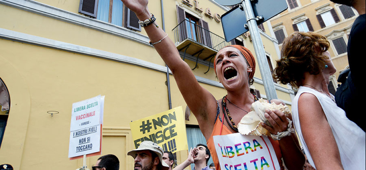 Protesters demonstrating in Rome, Italy on July 28, 2017 as Italy’s lawmakers voted to make vaccinations mandatory for children at school registration. Image: Simona Granati/Corbis/Corbis via Getty