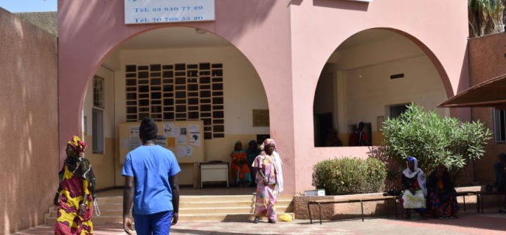 Outside the Mark Sankalé Center for diabetes in Dakar, Senegal. Image Courtesy of Amy Nye.