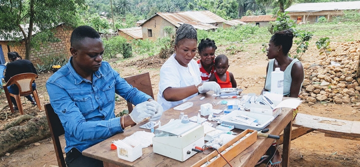 Active screening for sleeping sickness in Democratic Republic of the Congo. Photo credit: FIND/Ndung’u 2018