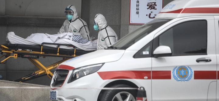 A medical team transfers a patient to Jin Yintan hospital in Wuhan, China on January 17, 2020. Image: Getty 