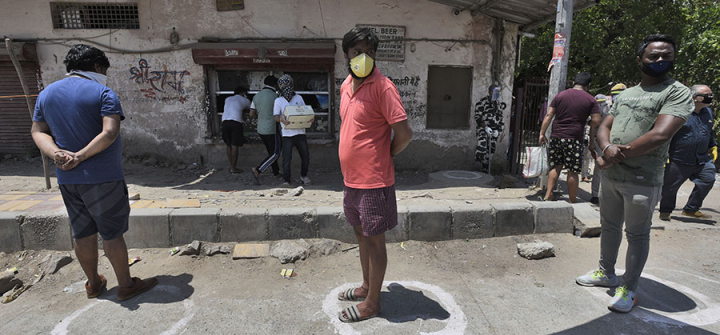 People wait in line to buy alcohol outside a liquor store in New Delhi, India. May 8, 2020 Image: Burhaan Kinu/Hindustan Times/Getty