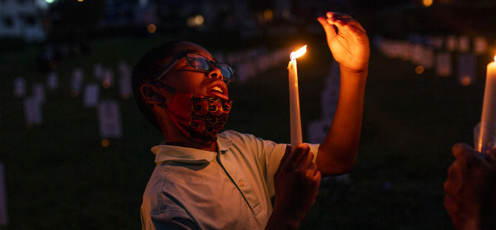 People in Minneapolis attend a candlelight vigil in memory of George Floyd and others on June 7, 2020. Image: Stephen Maturen/Getty Images