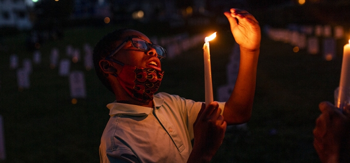 People in Minneapolis attend a candlelight vigil in memory of George Floyd and others on June 7, 2020. Image: Stephen Maturen/Getty Images