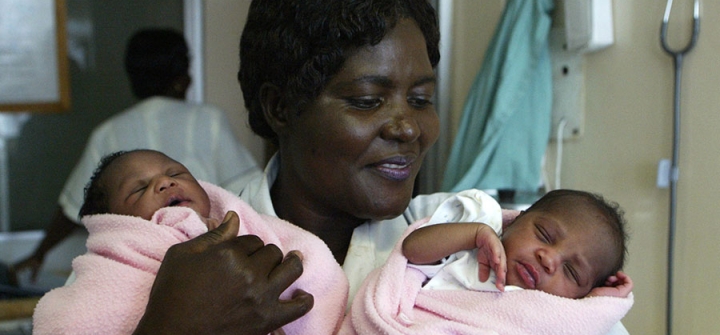 A maternity matron holds 2 baby girls, the first children conceived through IVF in Kenya, May 2006.  Image: Simon Maina/AFP/Getty
