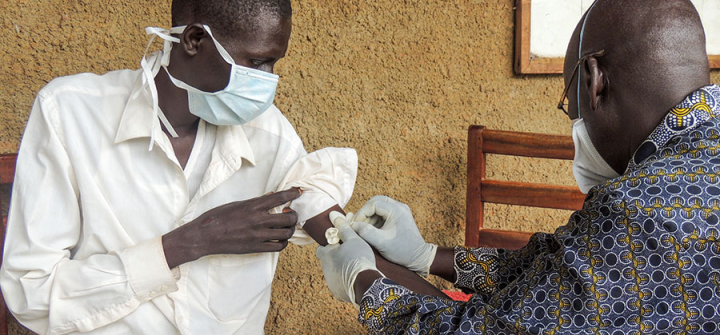 A health worker takes a blood sample from an XDR-TB patient at Kitgum Hospital in northern Uganda Image: Diana Tumuhairwe, Management Sciences for Health