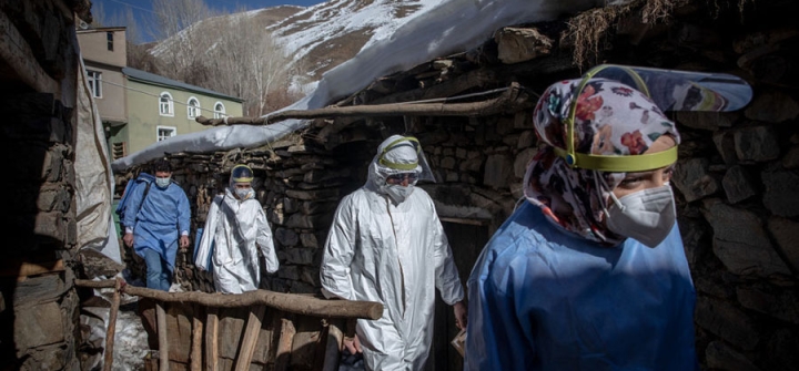 Doctors and nurses walk to a house to administer the Chinese Sinovac Coronavac vaccine to a resident during a house call in the village of Daldere, Turkey, Feb. 12, 2021. Image: Chris McGrath/Getty