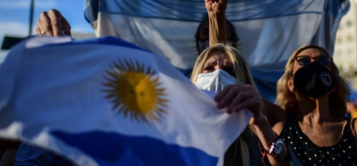 Argentines protest in Buenos Aires against new COVID-19 restrictions. April 17, 2021. Image: Ronaldo Schemidt/AFP via Getty Images