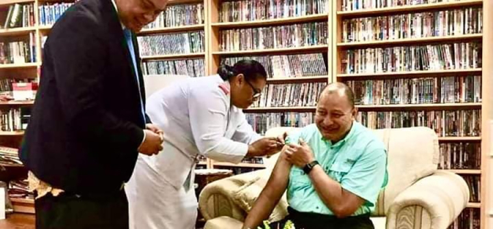  Tonga's King Tupou VI is vaccinated at his palace in Nuku'alofa. July 24, 2021. Image: Kalafi Moala