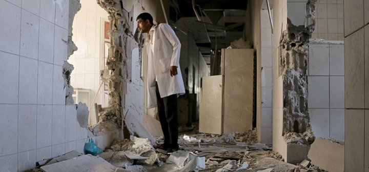 An inside view of es-Sevre (Revolution) hospital after Shiite Houthis shelling in Taiz, Yemen on December 31, 2015. Image: Abdulnasser Seddek/Anadolu Agency/Getty
