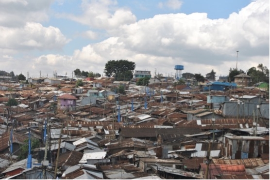 鸟瞰拥挤的基贝拉贫民窟。图源：多米尼克·基鲁伊摄于2018年11月30日